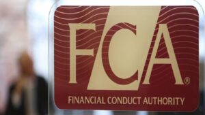 PwCがLCFの詐欺行為の可能性を報告せず、FCAから巨額罰金。監査不備が明らかになり、投資家に大きな損害を与えた。