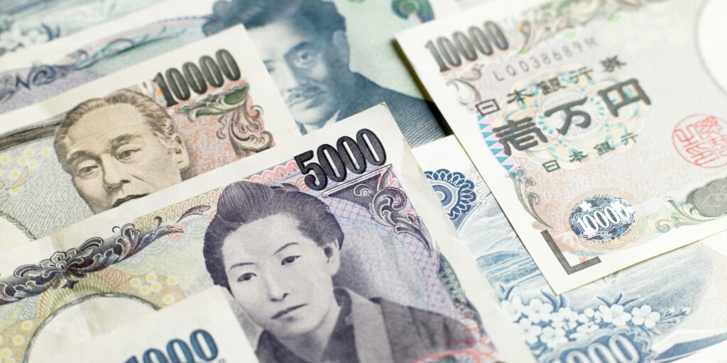 米ドルが軟調に推移し、アジア通貨が上昇。日本のGDPは予想外の大幅マイナス成長。市場の動きを詳しく解説します。