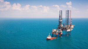 原油価格：カナダ山火事とOPECプラス増産が相殺。最新の原油価格の動向、米国燃料在庫データ、OPECプラスの生産量、地政学的要因、カナダ山火事の影響などを解説。