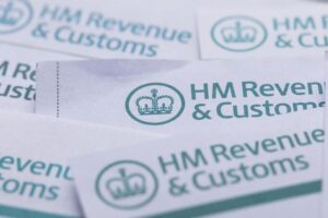 暗号資産：英国税関・関税庁（HMRC）が暗号資産保有者への税務調査を開始。個人情報の開示要請、税務コンプライアンスの重要性、今後の展望など解説。