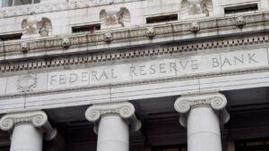 金利とは何か、FRB（米連邦準備制度理事会）の政策がなぜ重要なのかを初心者向けに解説。金利の変動要因や、私たちの生活・経済への影響を学びましょう。