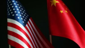 貿易戦争は世界経済に大きな影響を与えます。特に米中の対立は深刻です。この記事では、貿易戦争の歴史的経緯、現状の関税措置、そして日本経済への具体的な影響について、専門家が分かりやすく解説します。
