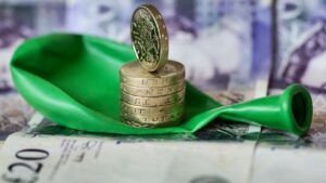 物価高騰が世界経済に影を落とす中、HDFC銀行会長が警鐘。インド民間セクターが取るべき対策とは？地政学リスクが物価高騰に与える影響とイノベーションの重要性を解説。